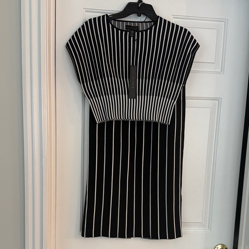 NWT HOUSE OF HARLOW 2 PIECE Black and white skirt set -MEDIUM